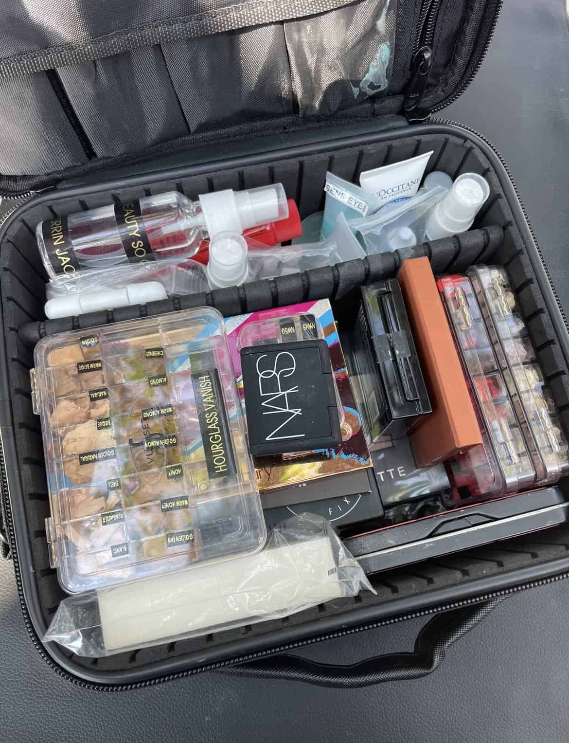 Background Makeup Kit For The Pro Makeup Artist The Makeup Refinery